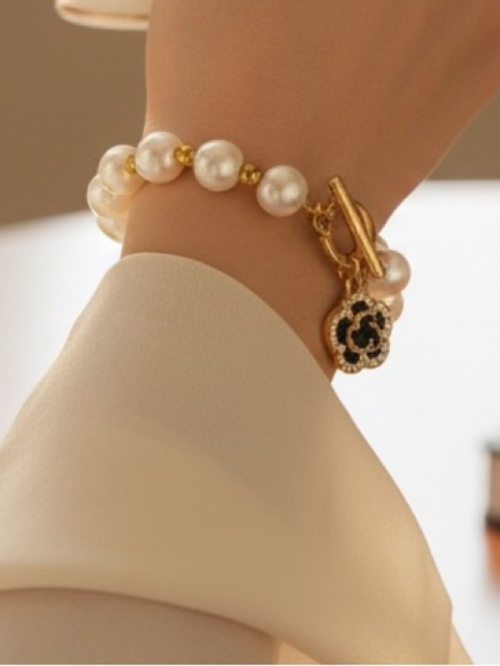 Handmade Elegant Pearl Charm Bracelet - Gold & White